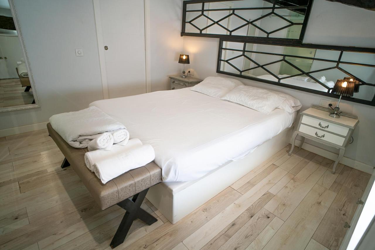 Atico Con Terraza Y Jacuzzi En El Centro Lägenhet Valencia Rum bild