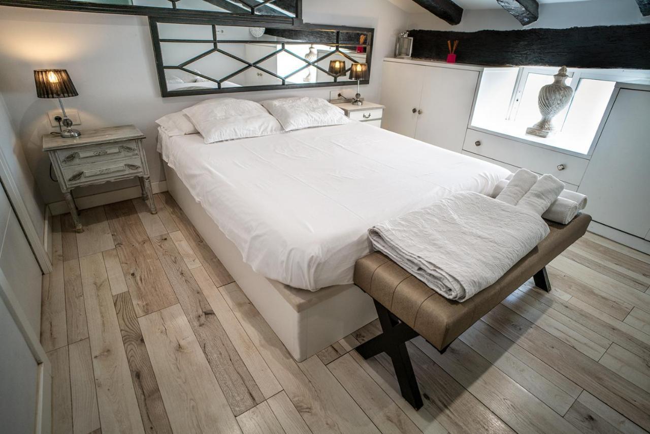 Atico Con Terraza Y Jacuzzi En El Centro Lägenhet Valencia Rum bild