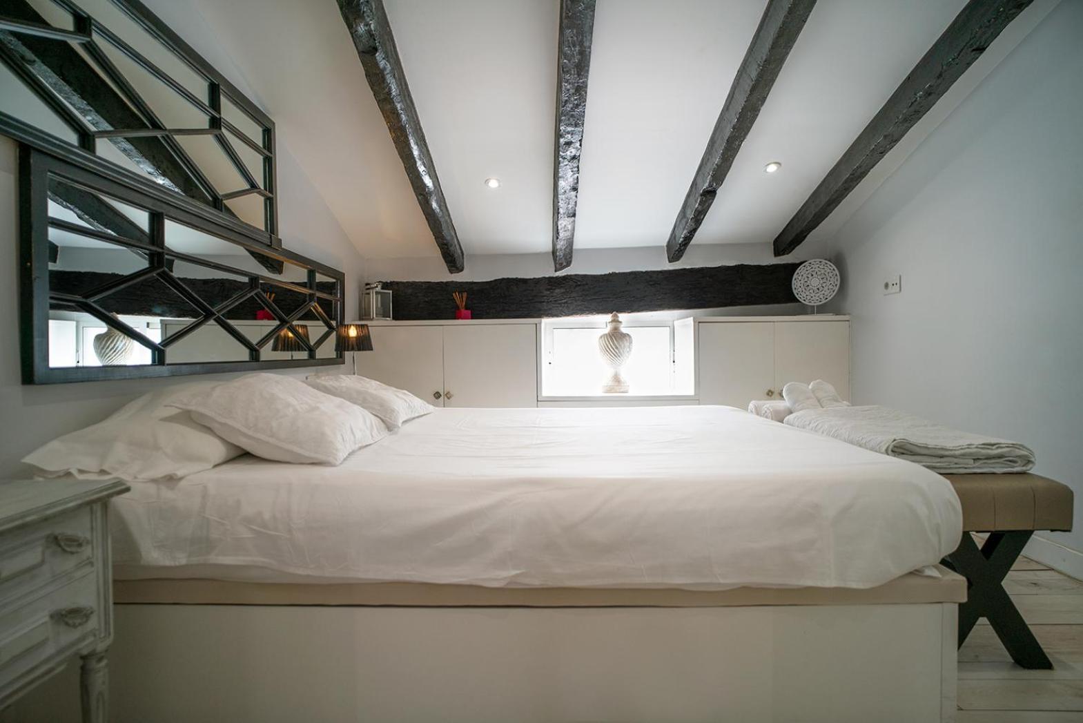 Atico Con Terraza Y Jacuzzi En El Centro Lägenhet Valencia Rum bild