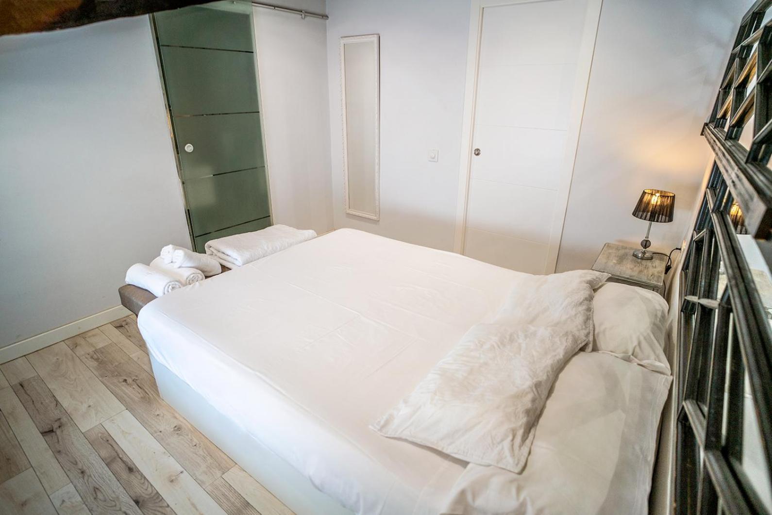 Atico Con Terraza Y Jacuzzi En El Centro Lägenhet Valencia Rum bild
